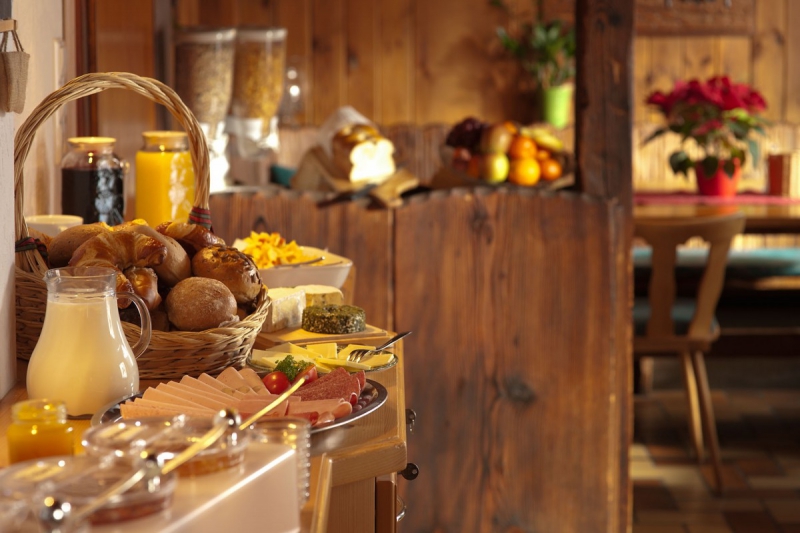 boulangerie-THEOULE SUR MER-min_breakfast_buffet_food_restaurant_meal_hotel_plate_fresh-718745